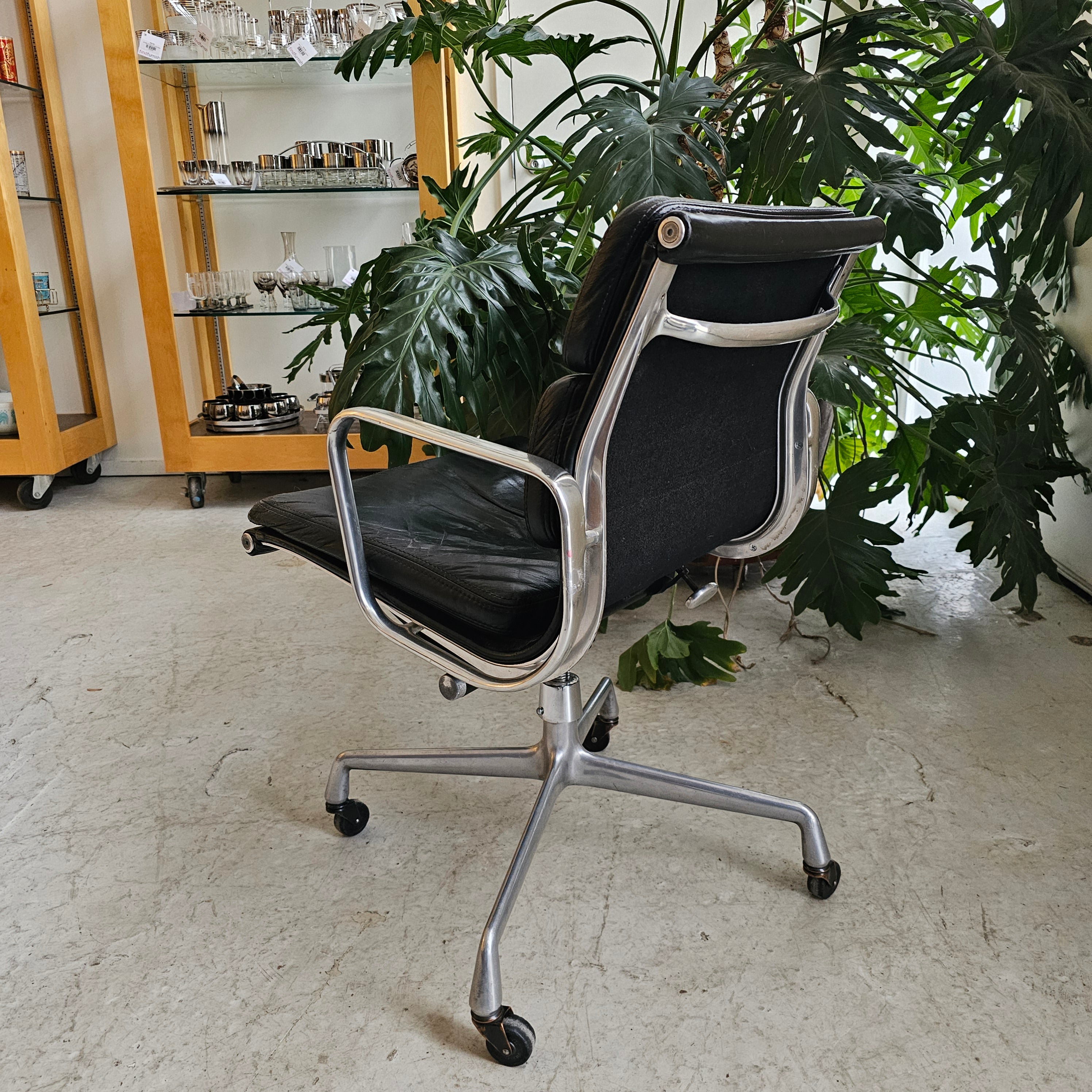 Vintage Eames Soft Pad Management Chair findfurnish