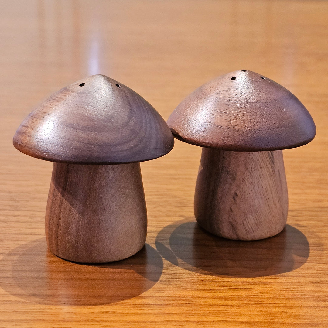 Oz Crafts Mushroom Salt & Pepper Shakers